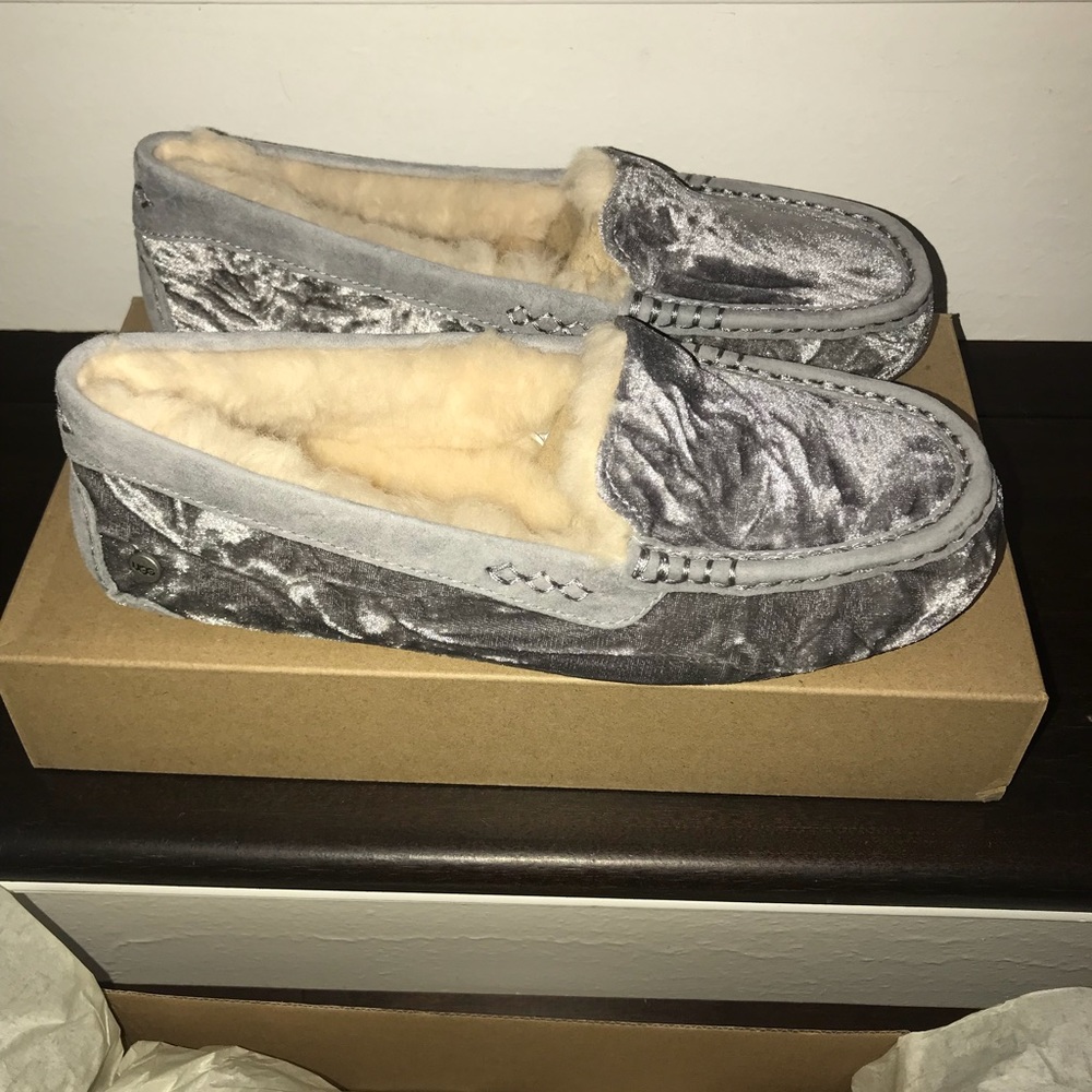New Velvet UGGS size 8